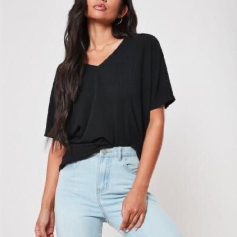 RIS V NECK OVERSIZED
BOYFRIEND TSHIRT
Black